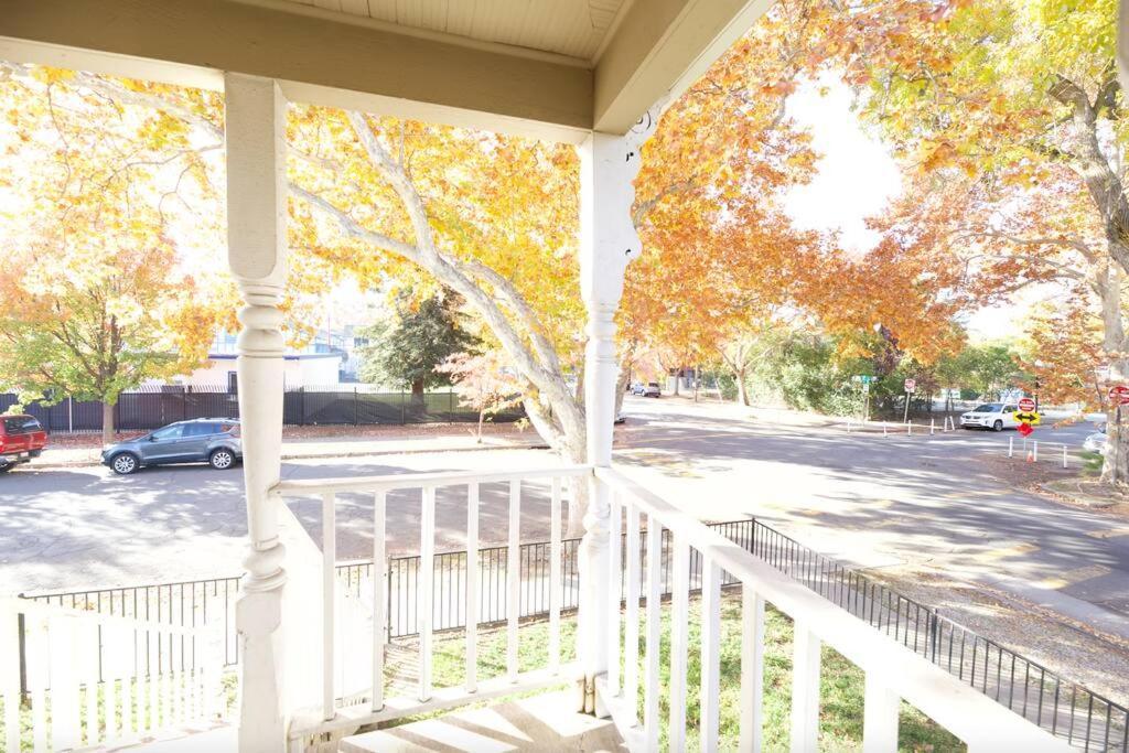 A+ 2 Bedroom Victorian Home Away From Home Sacramento Exterior foto
